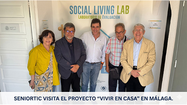 Socios de SeniorTic visitando Living Lab en Málaga