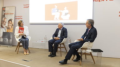 Mesa redonda de SeniorTic presentando la guía